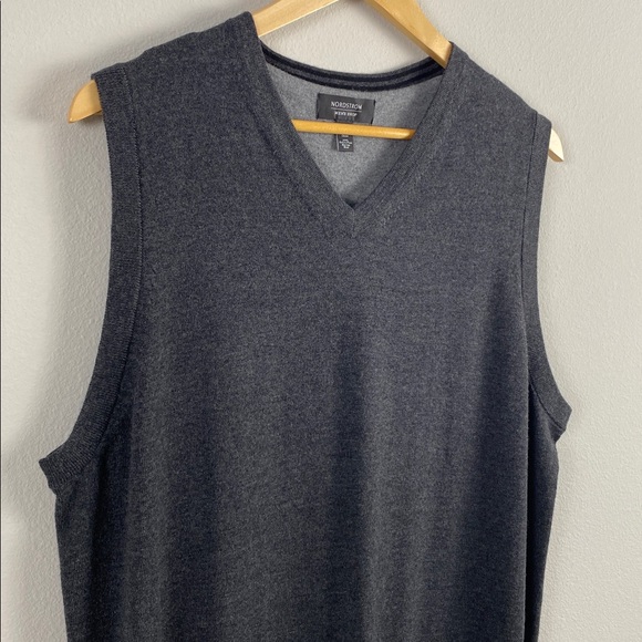Nordstrom Men’s Shop Extra Fine Merino Wool Sweater Vest | V Neck | Dark Gray - Picture 7 of 13